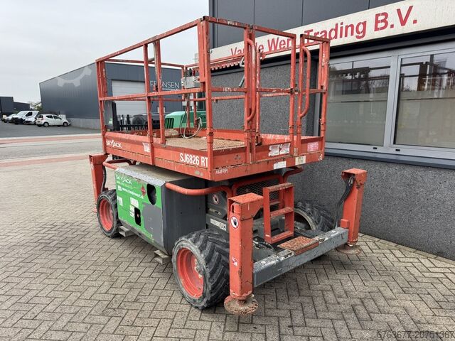 SKYJACK SJ 6826RT Scherenarbeitsbühne SCISSOR 2014 4x4 Kubota, Arbeitshöhe 10 m SKYJACK SJ6826RT Schaarhoogwerker SCISSOR 2014 4X4 Kubota 10mtr Werkhoogte