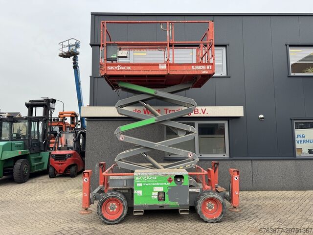 SKYJACK SJ 6826RT Scherenarbeitsbühne SCISSOR 2014 4x4 Kubota, Arbeitshöhe 10 m SKYJACK SJ6826RT Schaarhoogwerker SCISSOR 2014 4X4 Kubota 10mtr Werkhoogte