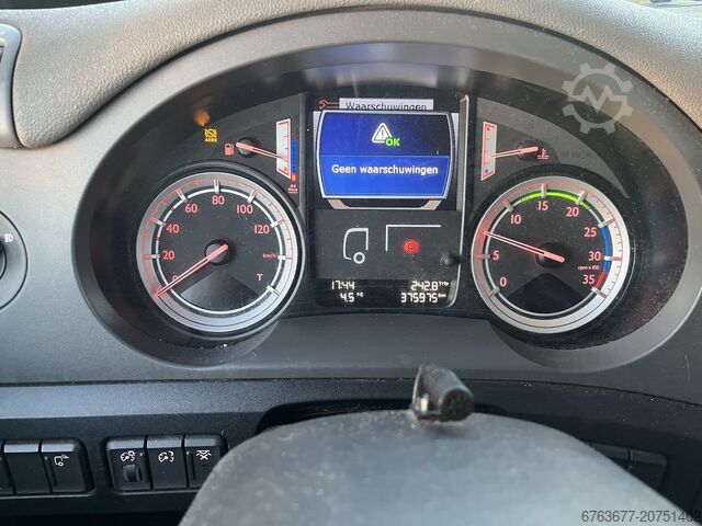 Truck - box truck - DAF CF 230FA - EURO6 - MOT 11/25 - 2017 - side door/tail lift - very tidy condit DAF CF 370 FA