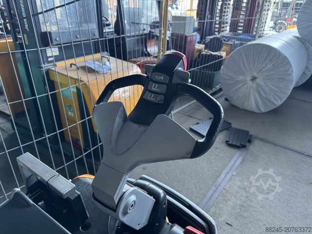 VS-22575 Still electric pallet truck with weighing system STILL EXU SF 20