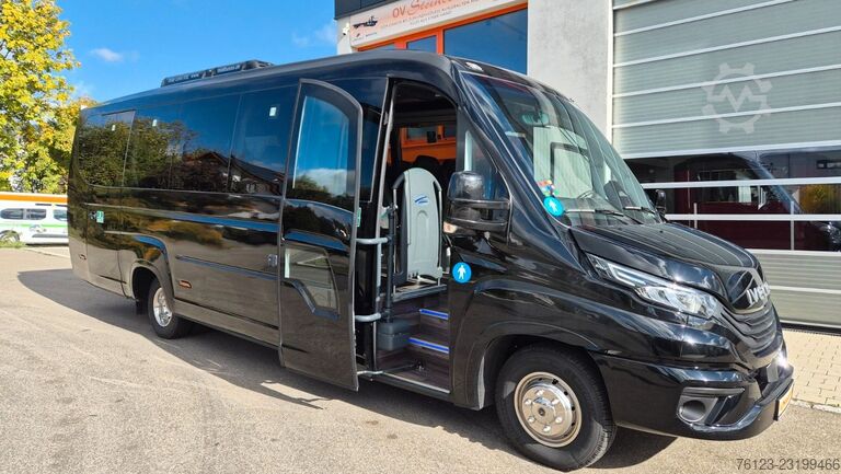 Kleinbus IVECO 2x Daily 70 Lagerfahrzeug Ferqui Sunrise 2,5 m B