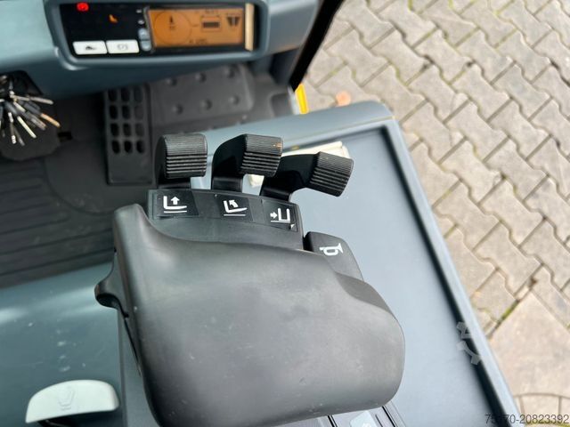 Frontstapler JUNGHEINRICH EFG 215 / Triplex: 4.25m! / SS / 1.285h / 2021