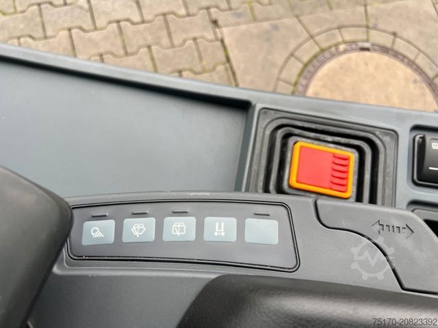 Frontstapler JUNGHEINRICH EFG 215 / Triplex: 4.25m! / SS / 1.285h / 2021