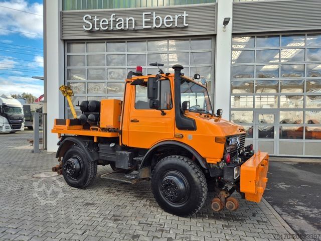 Spezial-LKW MERCEDES-BENZ Unimog U1600 4x4 Zweiweg ZW 100 S Railway 11584h