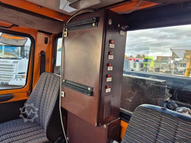 Spezial-LKW MERCEDES-BENZ Unimog U1600 4x4 Zweiweg ZW 100 S Railway 11584h