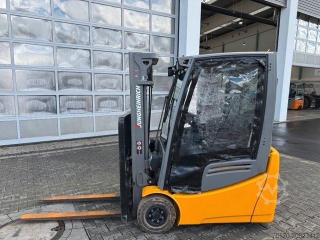 Frontstapler JUNGHEINRICH EFG 215 / Triplex: 4.25m! / SS / nur 3.092h!