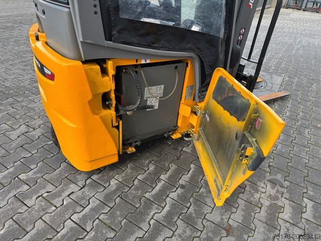 Frontstapler JUNGHEINRICH EFG 215 / Triplex: 4.25m! / SS / nur 3.092h!