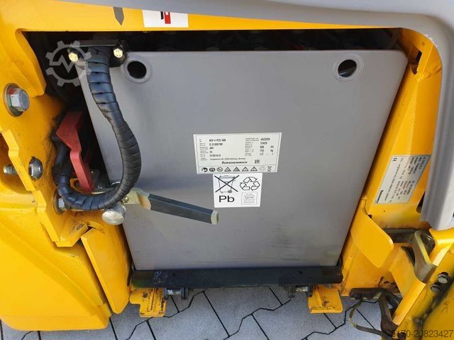 Frontstapler JUNGHEINRICH EFG 215 / Triplex: 4.25m! / SS / 2.472h! / 2020