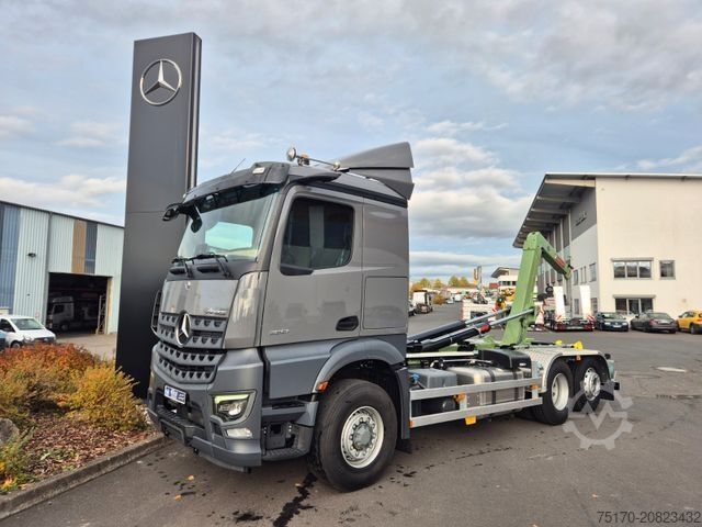 Abrollkipper MERCEDES-BENZ Arocs 2551 L 6x2/4-4 HAD HIAB ULT21S56 AHK
