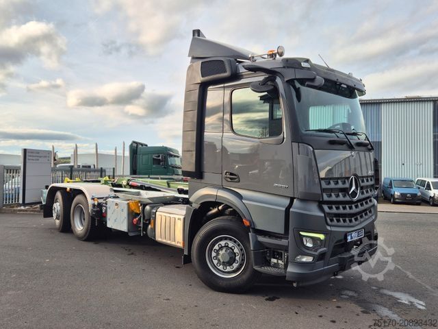 Abrollkipper MERCEDES-BENZ Arocs 2551 L 6x2/4-4 HAD HIAB ULT21S56 AHK