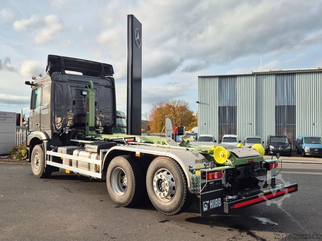 Abrollkipper MERCEDES-BENZ Arocs 2551 L 6x2/4-4 HAD HIAB ULT21S56 AHK