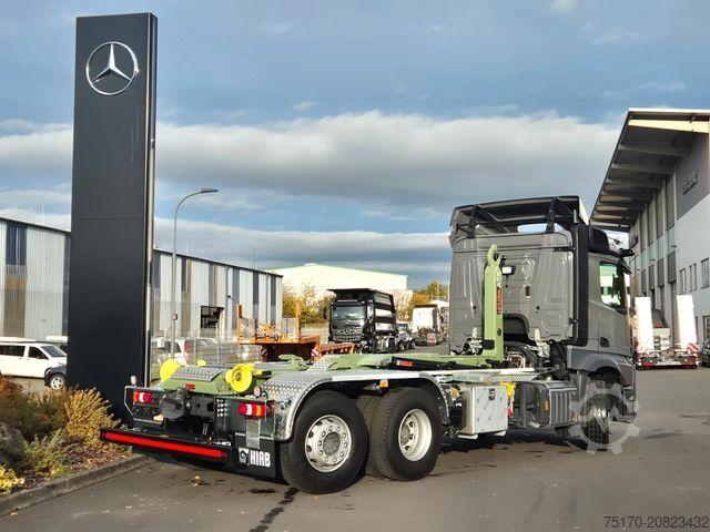 Abrollkipper MERCEDES-BENZ Arocs 2551 L 6x2/4-4 HAD HIAB ULT21S56 AHK
