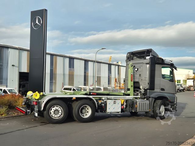 Abrollkipper MERCEDES-BENZ Arocs 2551 L 6x2/4-4 HAD HIAB ULT21S56 AHK