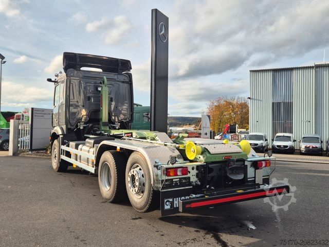 Abrollkipper MERCEDES-BENZ Arocs 2551 L 6x2/4-4 HAD HIAB ULT21S56 AHK