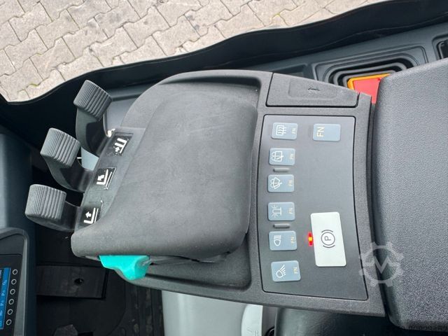 Frontstapler JUNGHEINRICH EFG 215 / Triplex: 4.25m! / SS / 4.168h / 2024