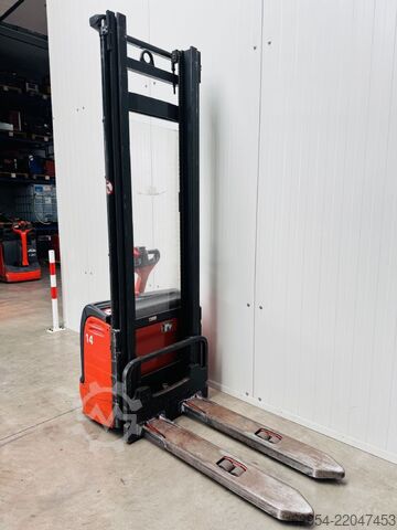 High Lift stacker Linde L 10