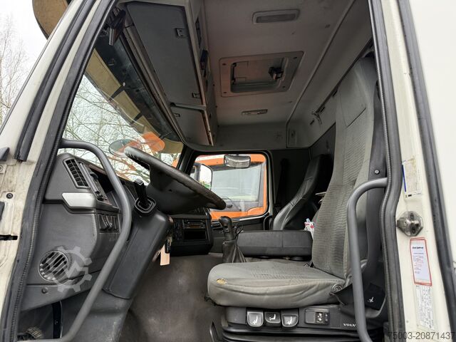 LKW mit Pritsche (offen) Volvo FM 380 8X2 Palfinger 35000 bis 25 Meter