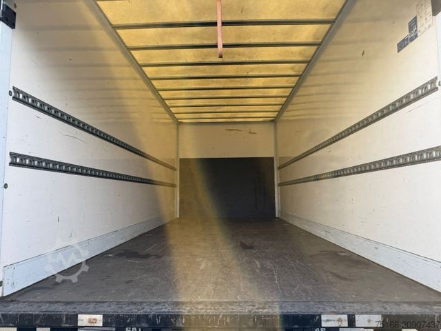 Box van MERCEDES-BENZ ATEGO 818 L Koffer 6,10 m LBW 1 to.*AHK*EURO 6E