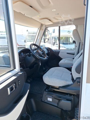 Integrated camper HYMER/ERIBA Exsis-i Pure 580 DACHKLIMA, AUTOMATIK, NAVI+RFK