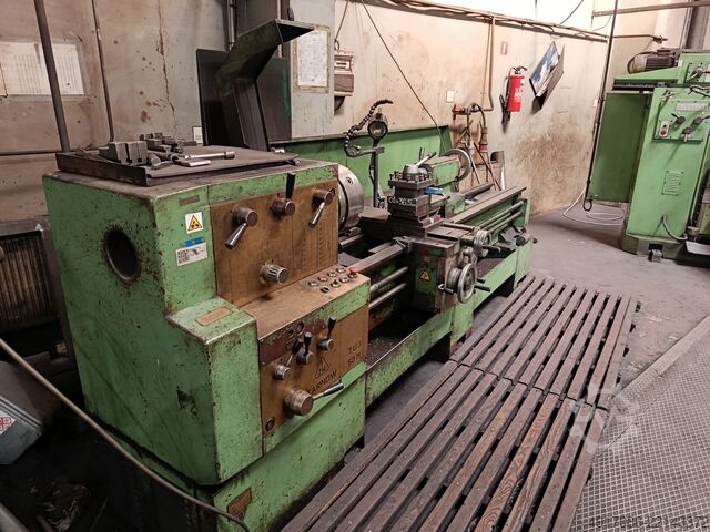 Universal lathe TUJ-50M ZMT Tarnów TUJ 50M