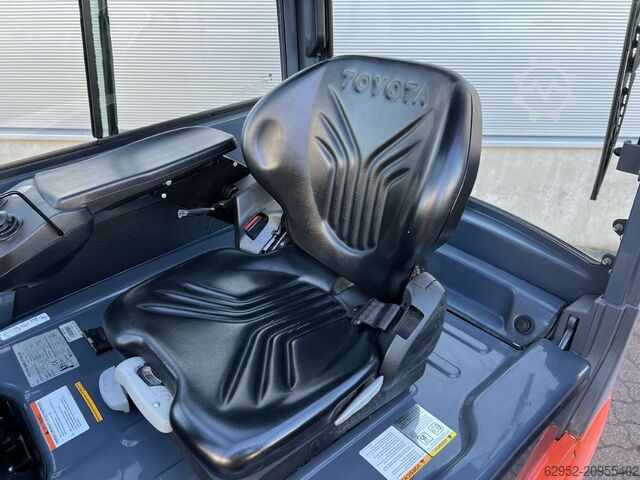 Electric 3-wheel forklift Toyota 8 FBET 18