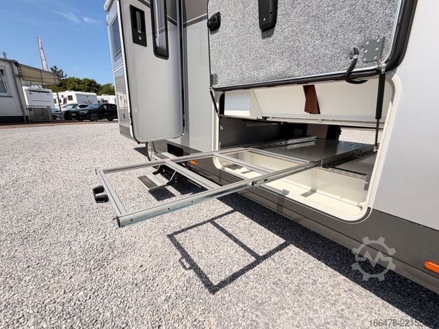 Integriertes Wohnmobil CARTHAGO Liner For Two 53 Iveco *Rundsitzgruppe-Hubbett*