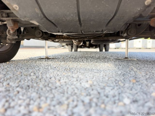 Integriertes Wohnmobil CARTHAGO Liner For Two 53 Iveco *Rundsitzgruppe-Hubbett*
