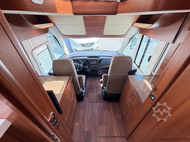 Integriertes Wohnmobil CARTHAGO Liner For Two 53 Iveco *Rundsitzgruppe-Hubbett*