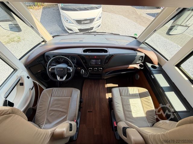 Integriertes Wohnmobil CARTHAGO Liner For Two 53 Iveco *Rundsitzgruppe-Hubbett*