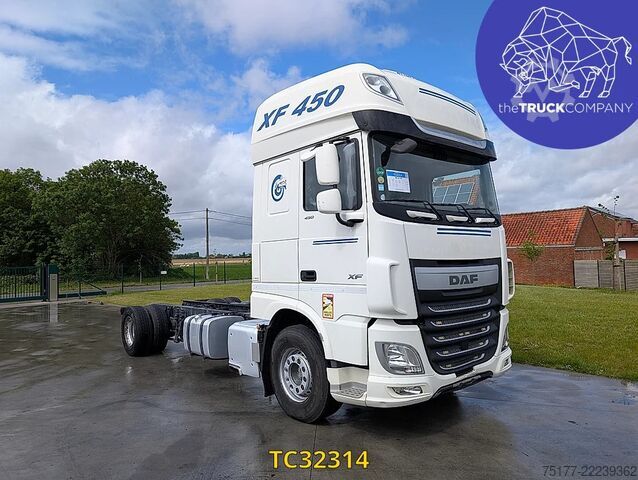 Chassis with cab DAF XF 450