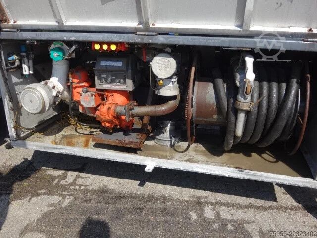 Tanker truck Renault Midlum 210 feultanktruck,manualpomp,steelsprings
