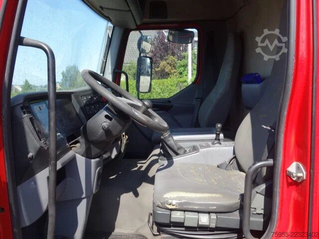 Tanker truck Renault Midlum 210 feultanktruck,manualpomp,steelsprings
