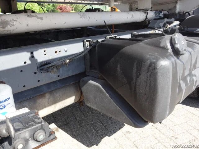 Tanker truck Renault Midlum 210 feultanktruck,manualpomp,steelspring...