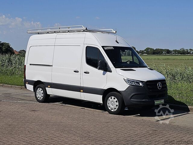 High-roof van MERCEDES-BENZ SPRINTER 317 L2H2 LED Mbux RWD!