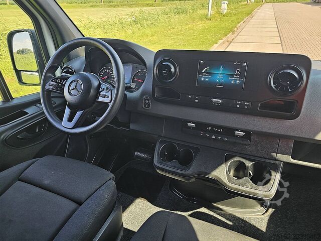 High-roof van MERCEDES-BENZ SPRINTER 317 L2H2 LED Mbux RWD!