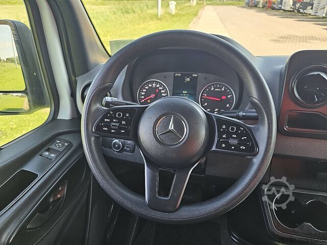 High-roof van MERCEDES-BENZ SPRINTER 317 L2H2 LED Mbux RWD!