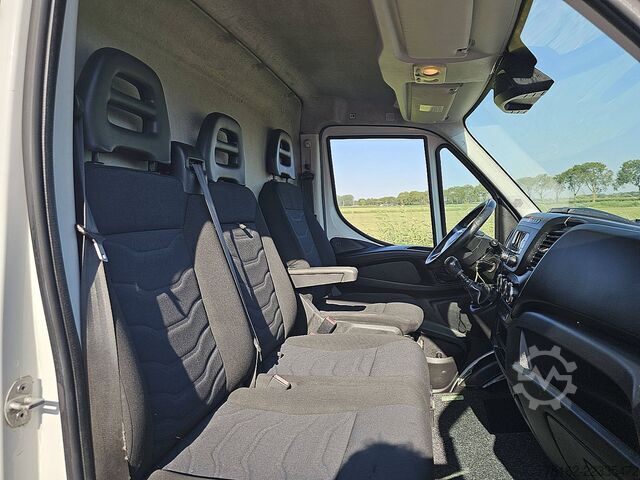 High-roof van IVECO DAILY 35S14       L2H2 Airco Euro6!