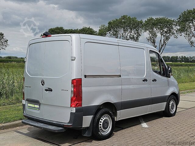 High-roof van MERCEDES-BENZ SPRINTER 311 L1H1 2xZijdeur Mbux!