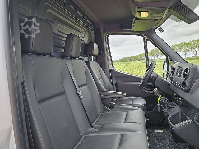 High-roof van MERCEDES-BENZ SPRINTER 311 L1H1 2xZijdeur Mbux!