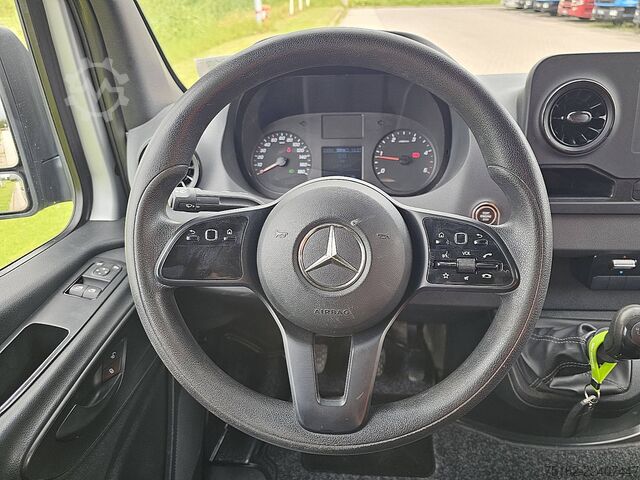 High-roof van MERCEDES-BENZ SPRINTER 311 L1H1 2xZijdeur Mbux!