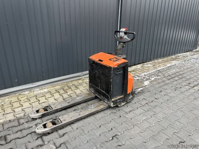 Electric Pallet Truck BT LWE200
