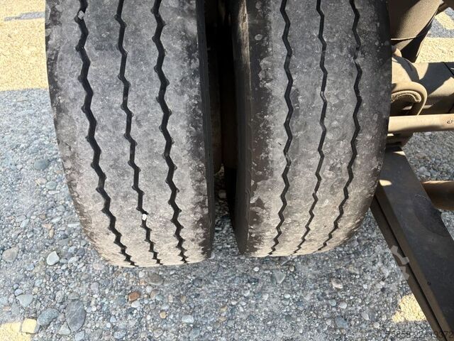Anhänger-Wechselfahrgestell SOMMER Verzinkte BDF Lafette 235/75R17,5 BPW