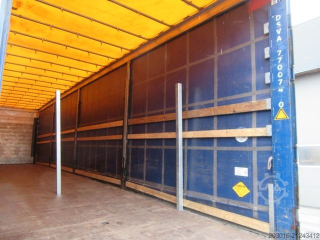 Auflieger mit Pritsche & Plane SCHMITZ CARGOBULL Mega Varios 80% Bremse / 60% Reifen