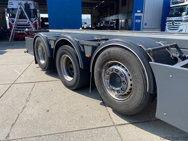 Standard tractor DAF XF 480 H4KN3 / SC / 8x2 / 20FT Container chassi...