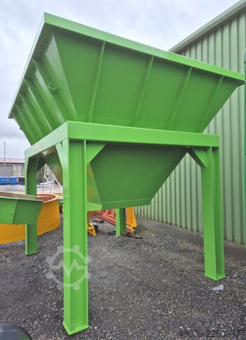 Feed hopper with chute  Aufgabetrichter mit Rinne