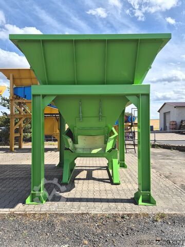 Feed hopper with chute  Aufgabetrichter mit Rinne