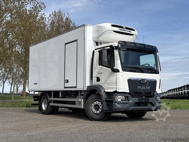 Refrigerated/frozen transport MAN TGM 18.250 Bb CH Refrigerated Box Truck