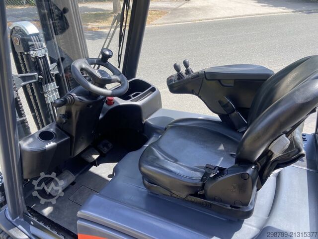 Electric 3-wheel forklift Linde E 18-02