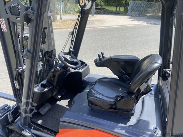 Electric 3-wheel forklift Linde E 18-02