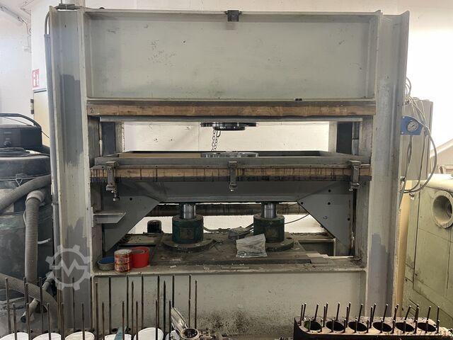 Hydraulic steel plate press with electric heating Hydraulic 11 kw water-heated steel plates Friz UK